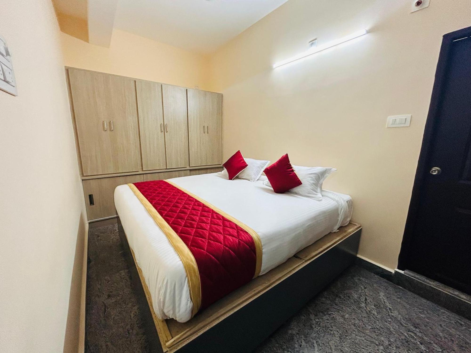 Y Stay Homestay Tirupati Bagian luar foto