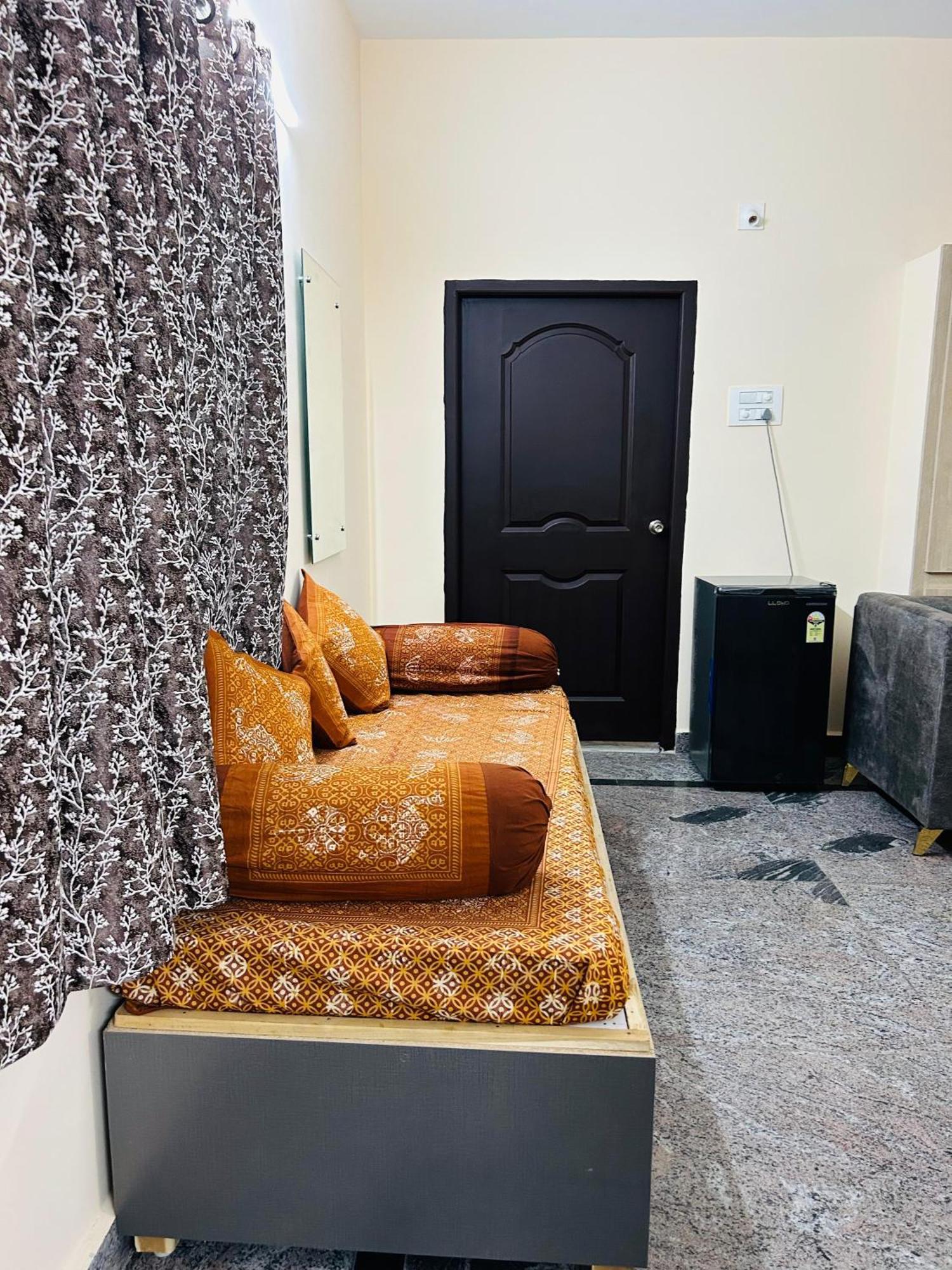 Y Stay Homestay Tirupati Bagian luar foto
